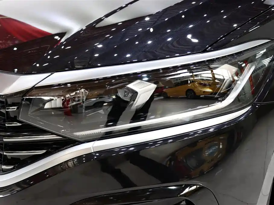 VOLKSWAGEN PASSAT 2024
