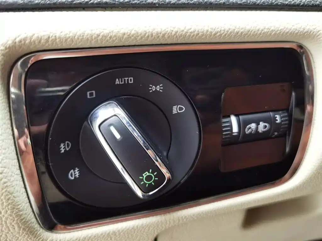 SKODA SUPERB 2013