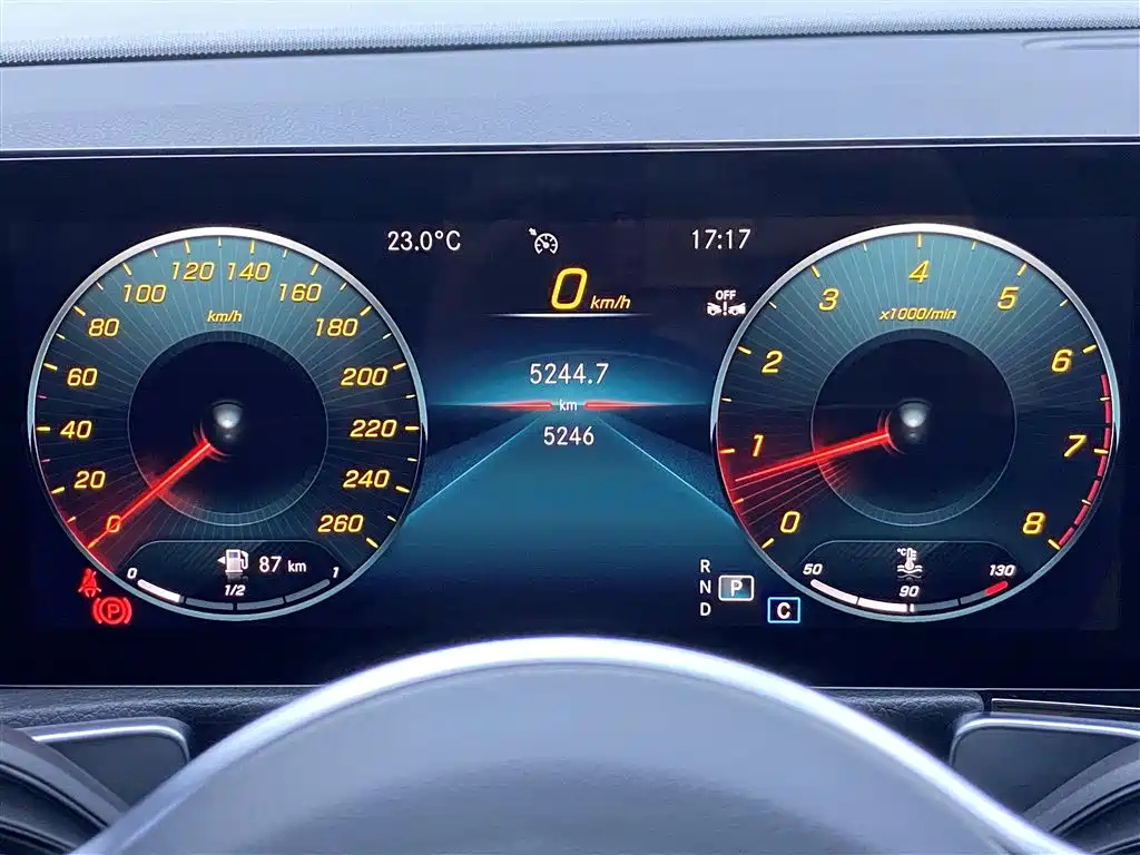 MERCEDES BENZ GLB 2023