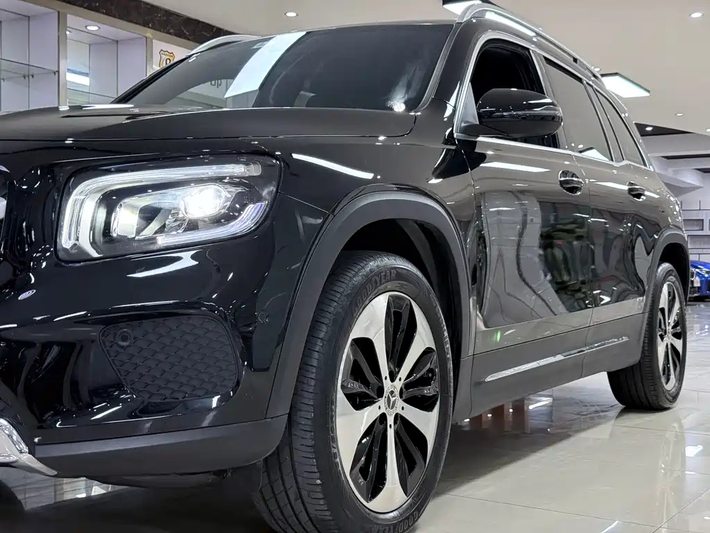 MERCEDES BENZ GLB 2023
