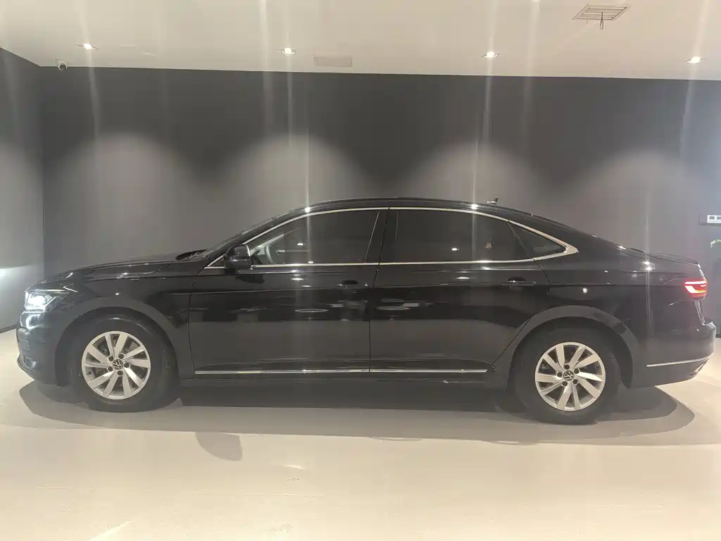 VOLKSWAGEN PASSAT 2022