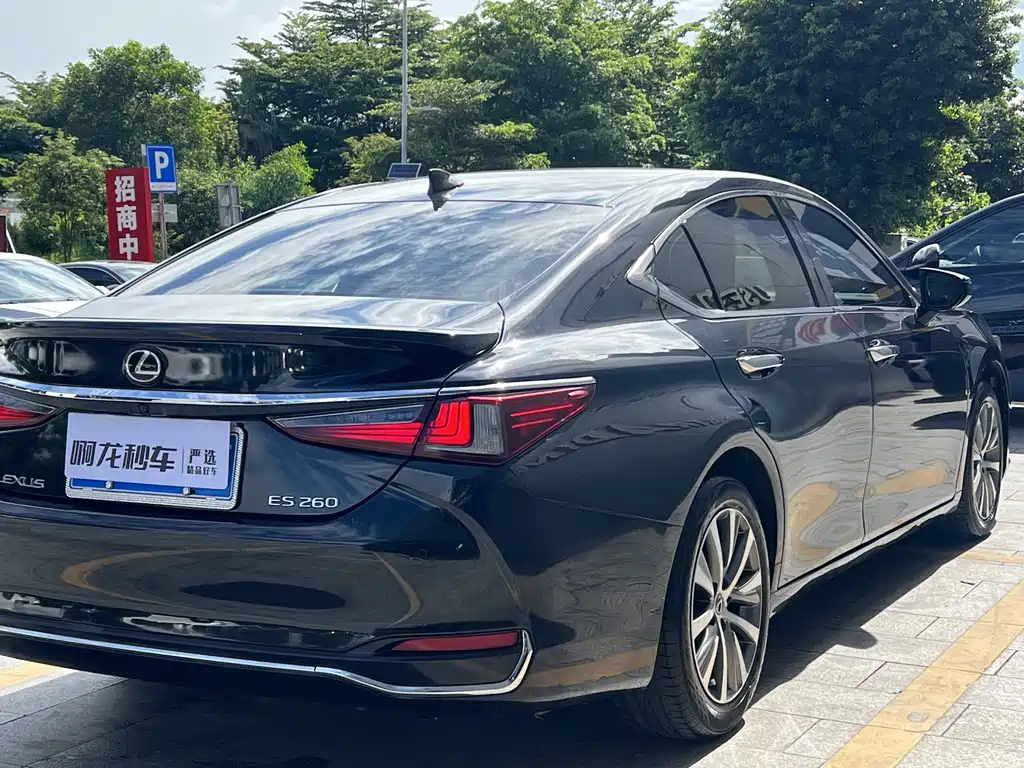 LEXUS ES 2020