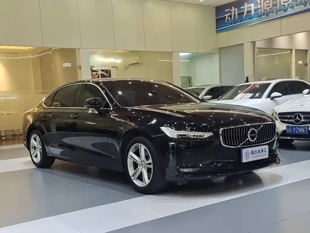 VOLVO S90 2017
