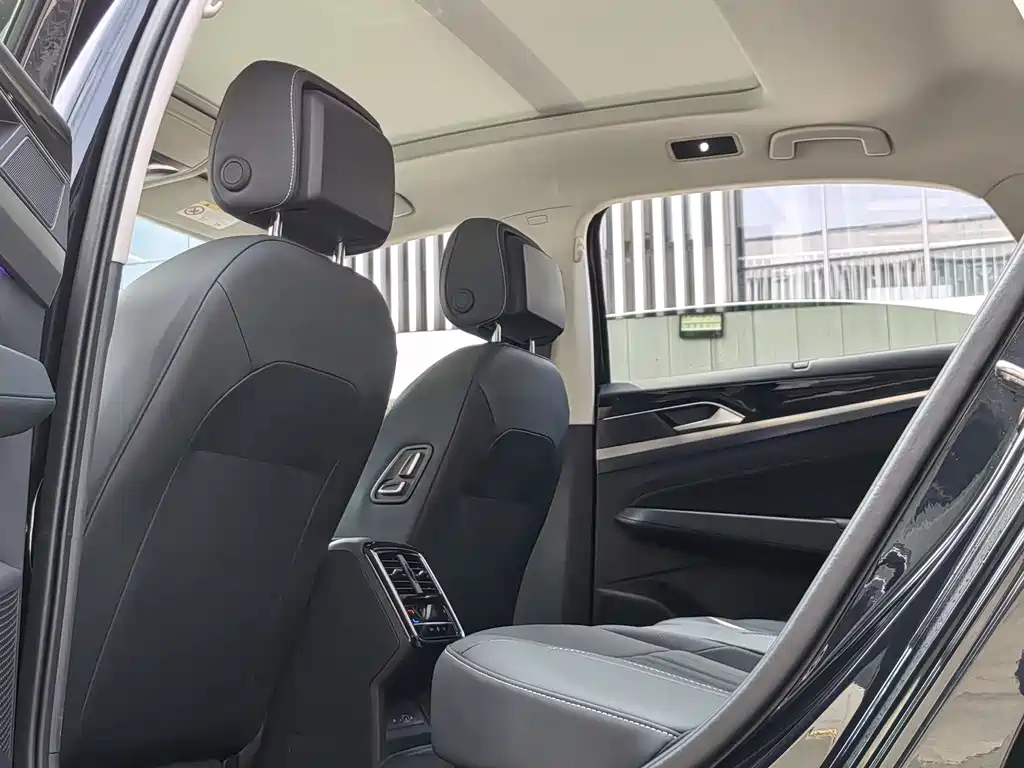 VOLKSWAGEN PASSAT 2025