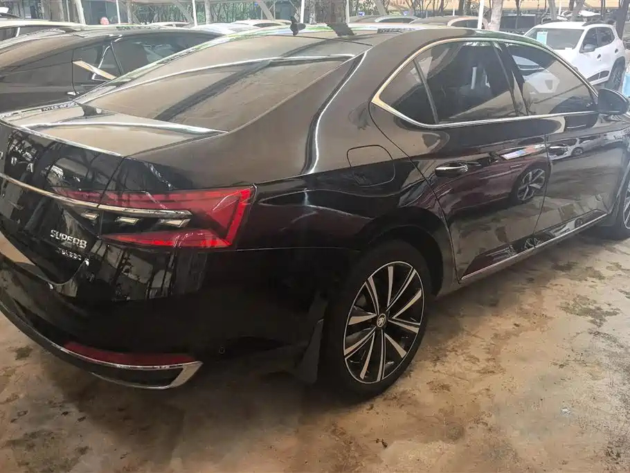 SKODA SUPERB 2019