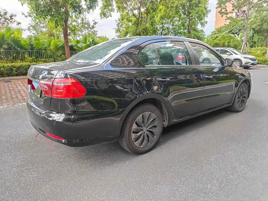 VOLKSWAGEN LAVIDA 2015