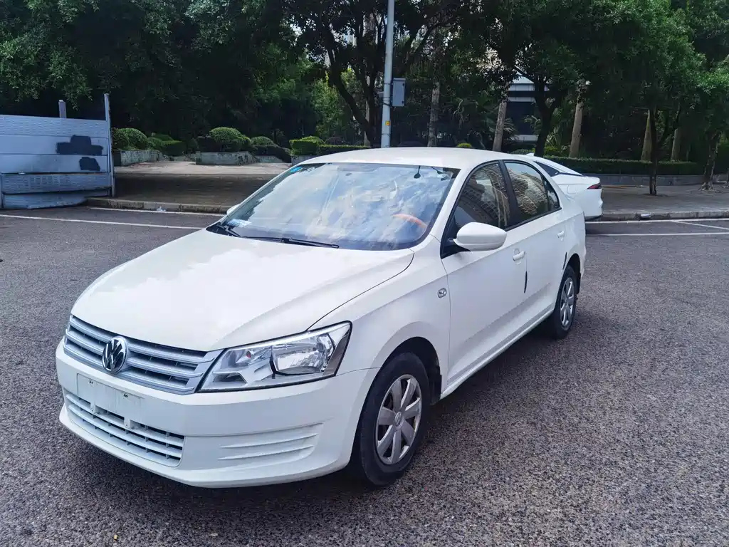 VOLKSWAGEN SANTANA 2015