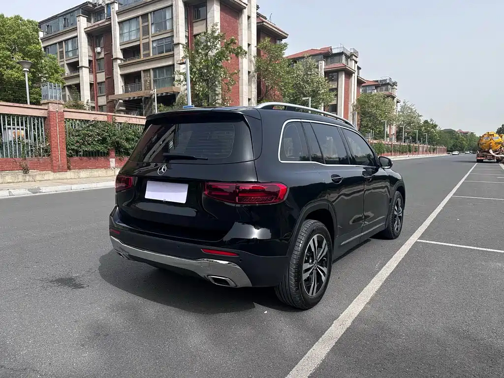MERCEDES BENZ GLB 2024