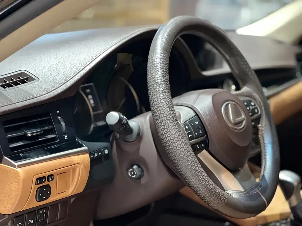 LEXUS ES 2015