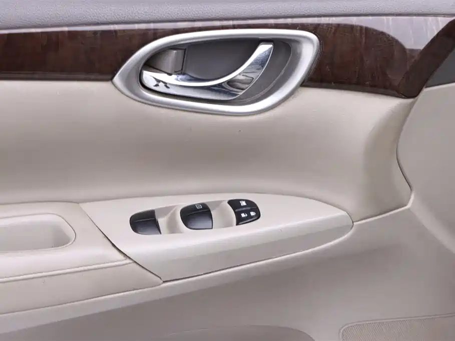 NISSAN SYLPHY 2013