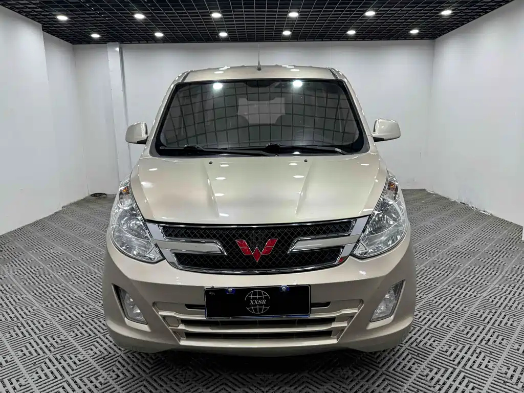 SGMW WULING RONGGUANG V 2016