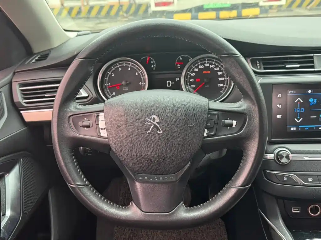 PEUGEOT 408 2018