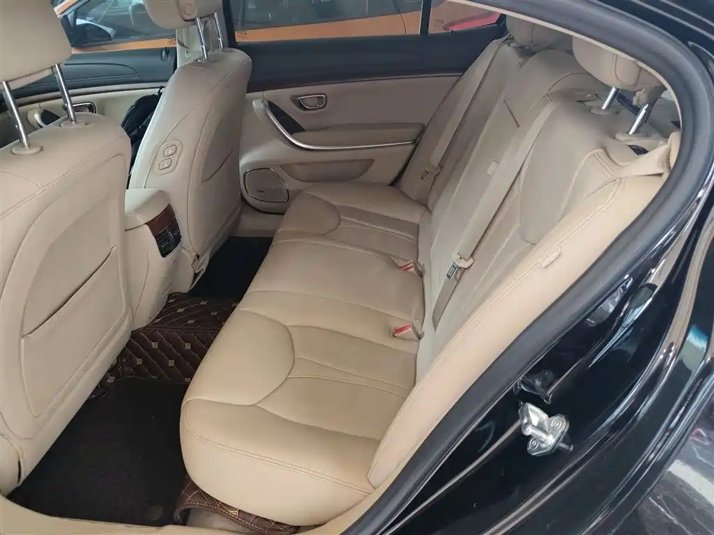 ROEWE 950 2015