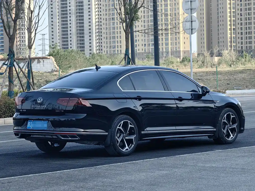 VOLKSWAGEN MAGOTAN 2023