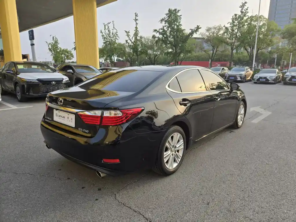 LEXUS ES 2013