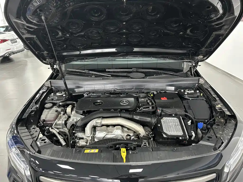 MERCEDES BENZ GLB 2024