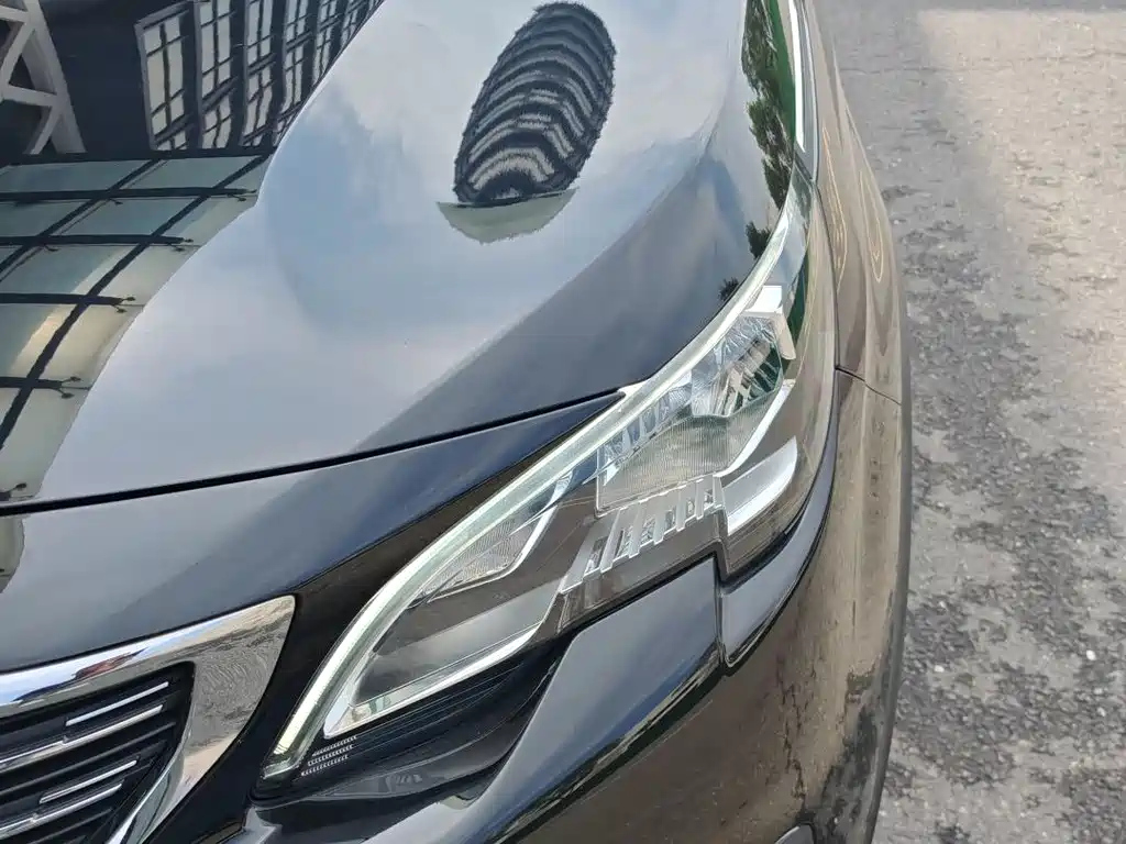 PEUGEOT 5008 2017