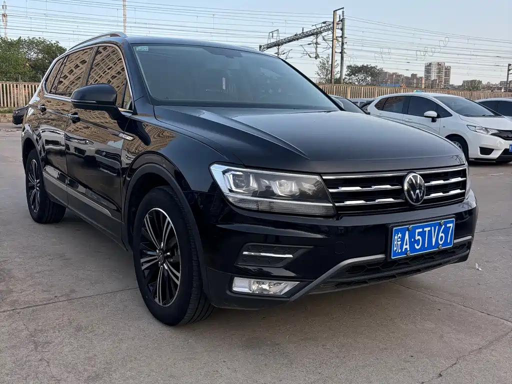 VOLKSWAGEN TIGUAN L 2021