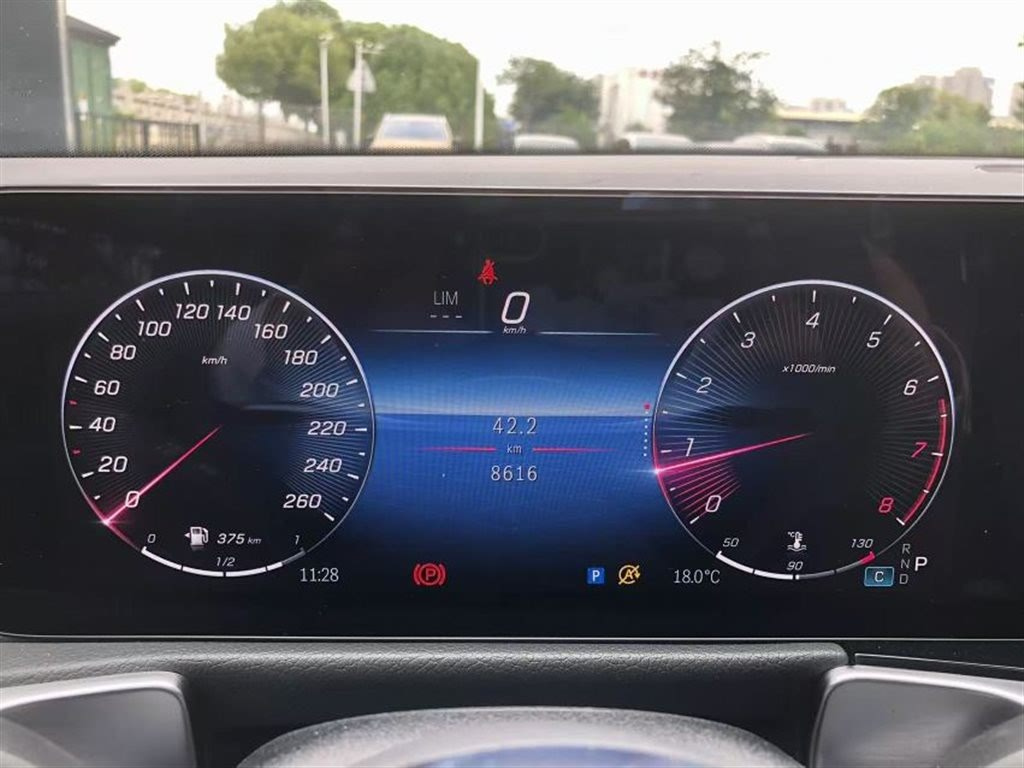 MERCEDES BENZ GLB 2024