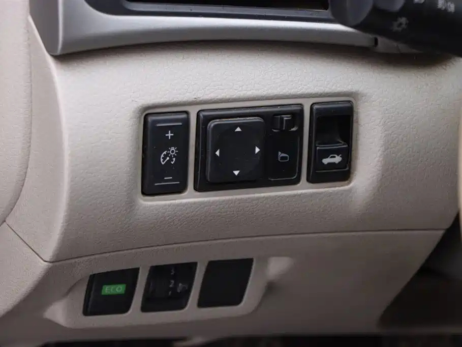 NISSAN SYLPHY 2013