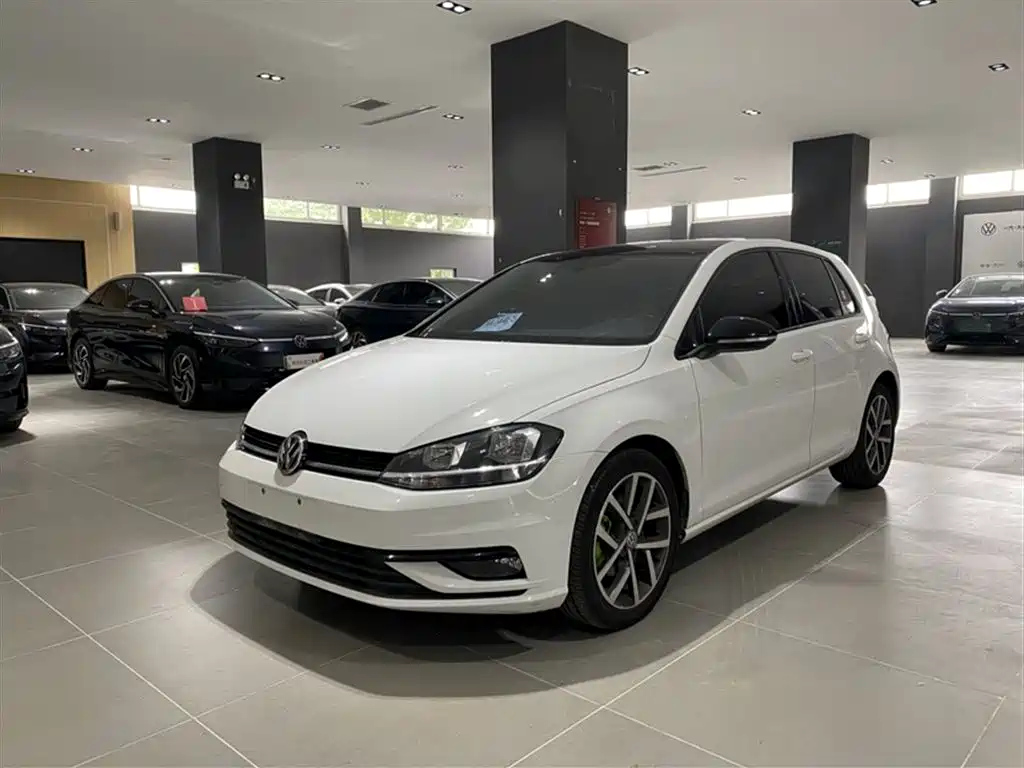 VOLKSWAGEN GOLF 2020