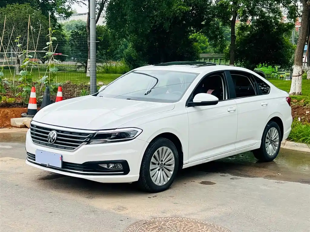 VOLKSWAGEN LAVIDA 2021