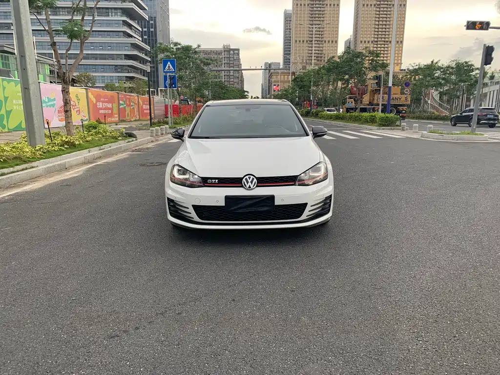 VOLKSWAGEN GOLF GTI 2016