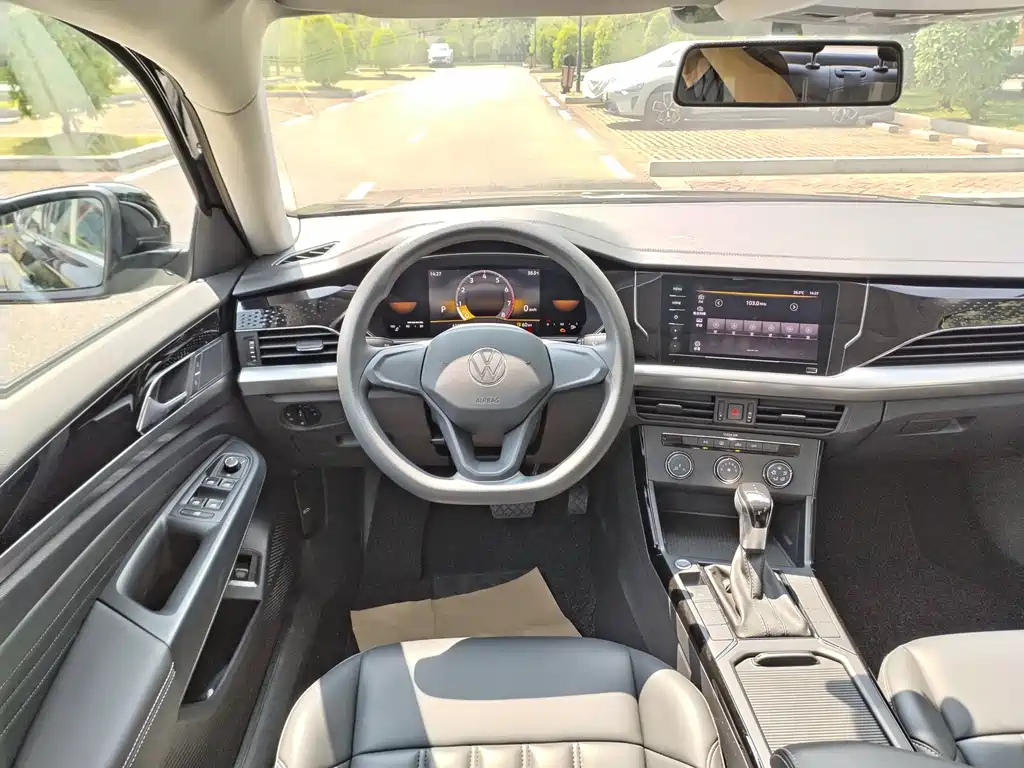 VOLKSWAGEN PASSAT 2022