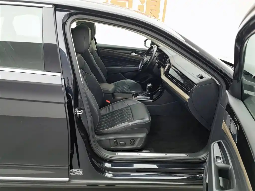 VOLKSWAGEN PASSAT 2019