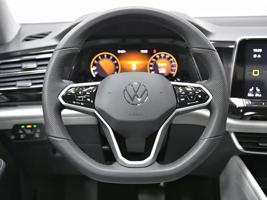 VOLKSWAGEN TOURAN 2024