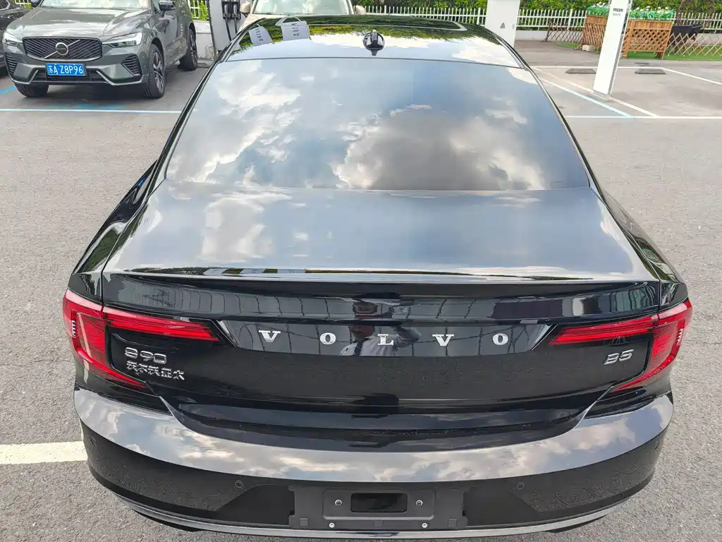 VOLVO S90 2025