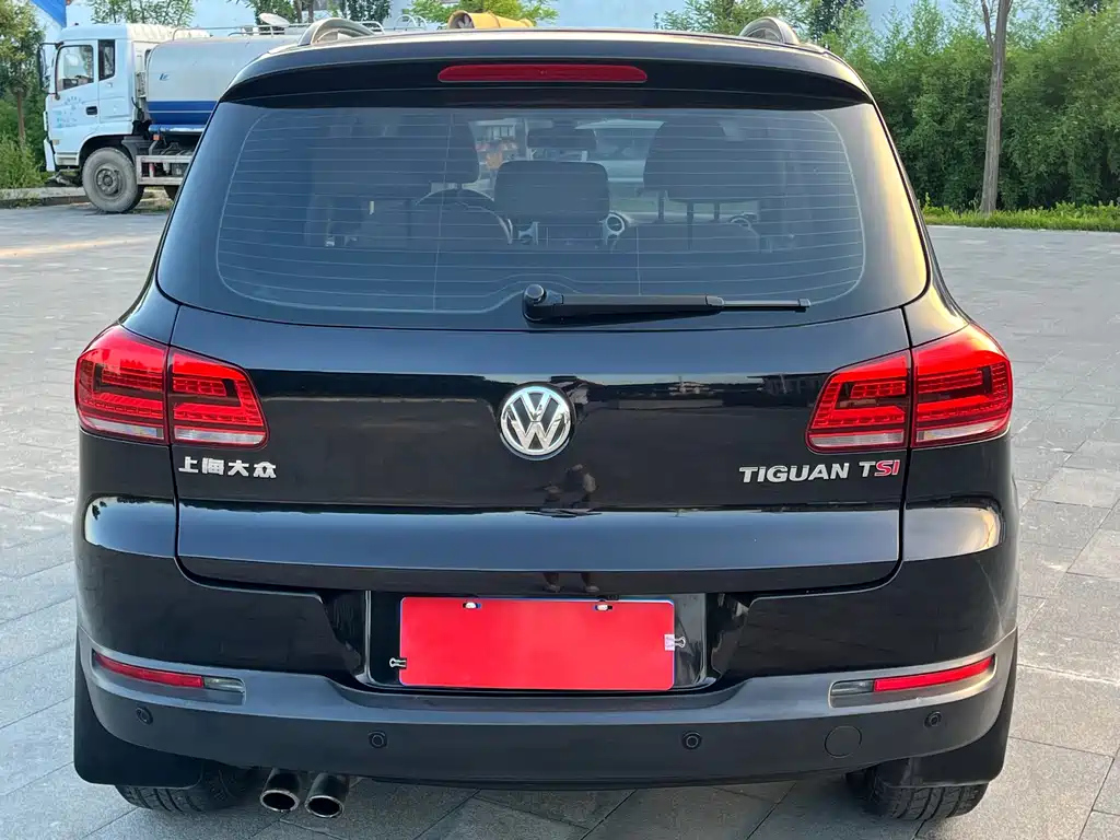 VOLKSWAGEN TIGUAN 2015