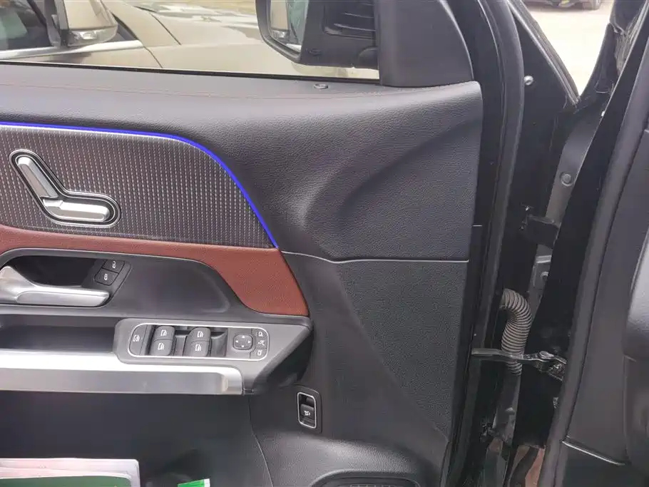 MERCEDES BENZ GLB 2021