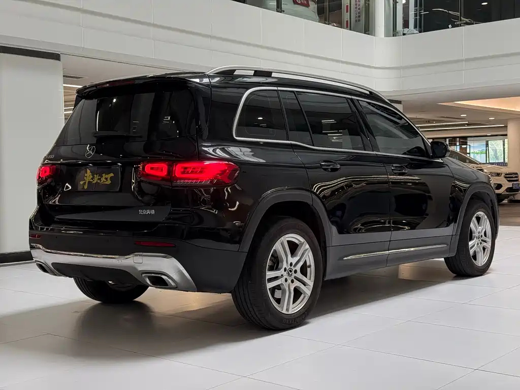 MERCEDES BENZ GLB 2023