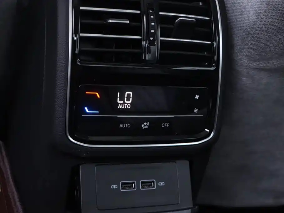 VOLKSWAGEN MAGOTAN 2023