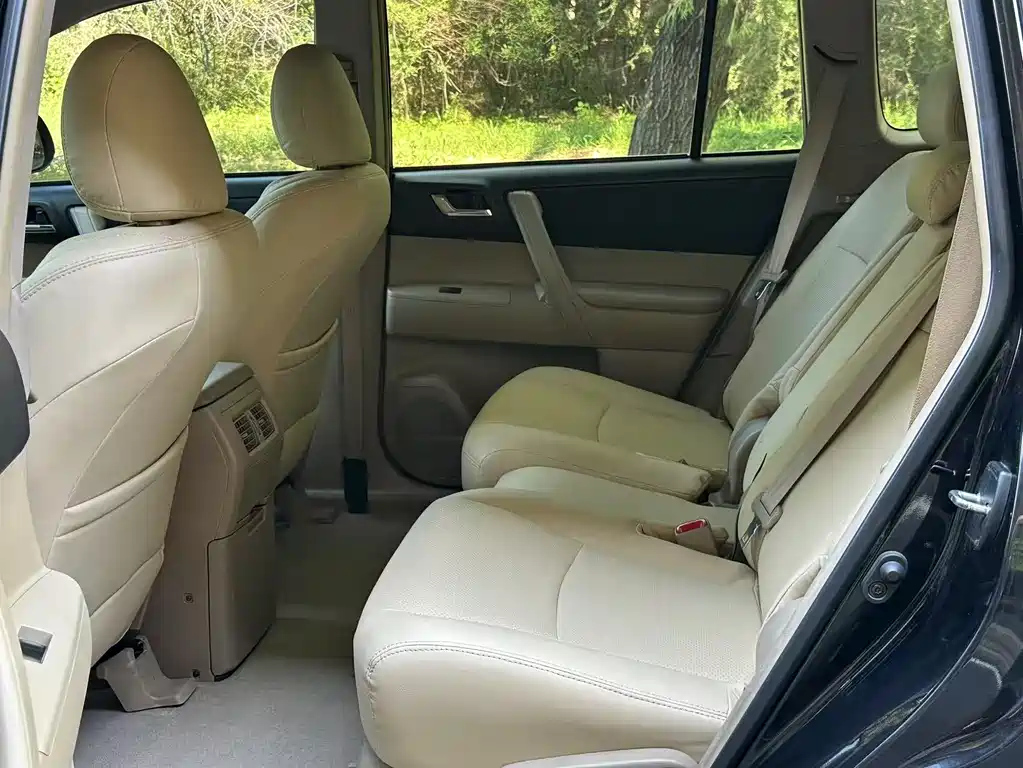 TOYOTA HIGHLANDER 2013