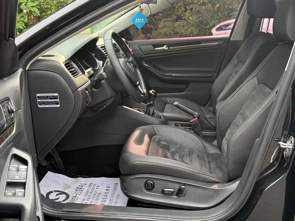 VOLKSWAGEN SAGITAR 2015