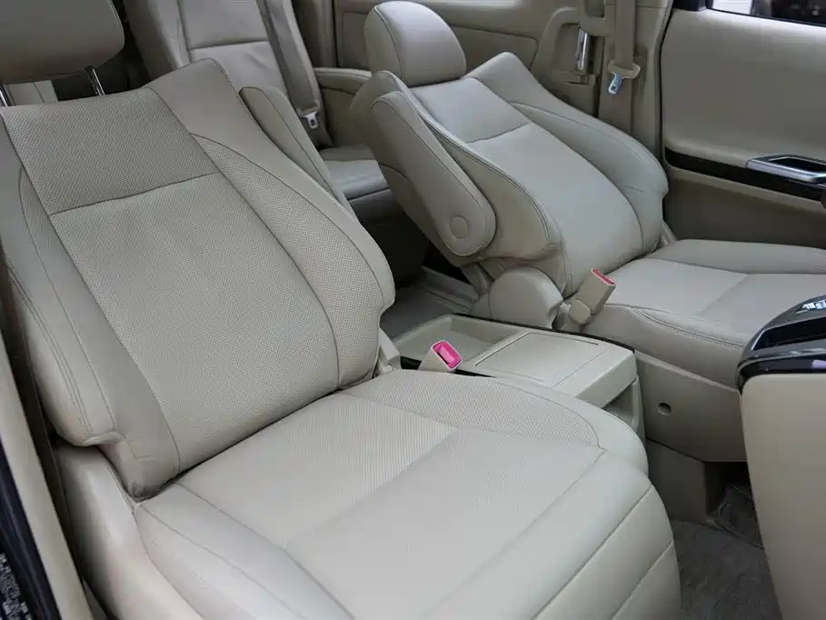 TOYOTA ALPHARD 2012