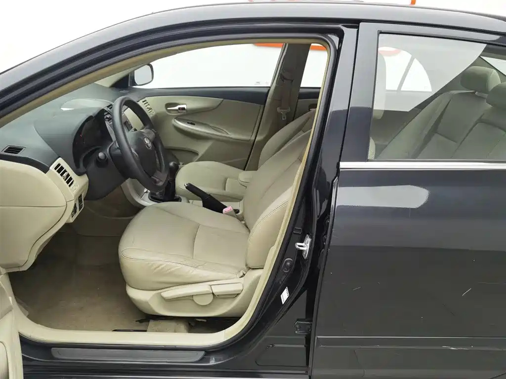 TOYOTA COROLLA 2013