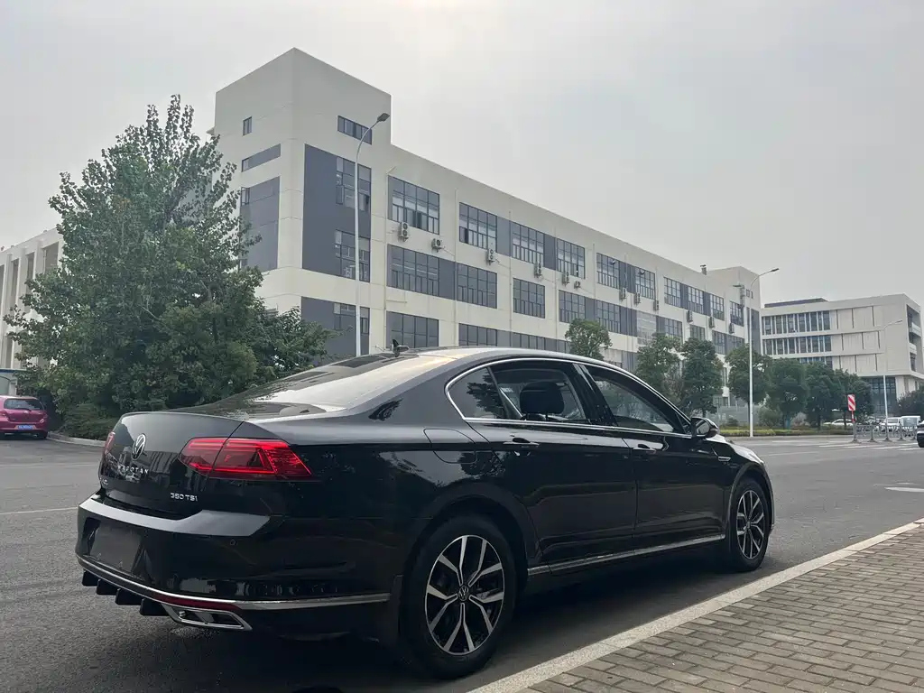 VOLKSWAGEN MAGOTAN 2022