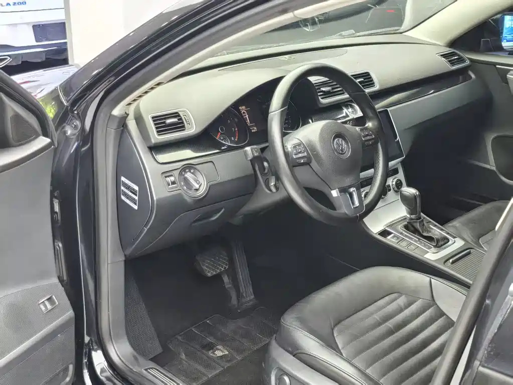 VOLKSWAGEN MAGOTAN 2013