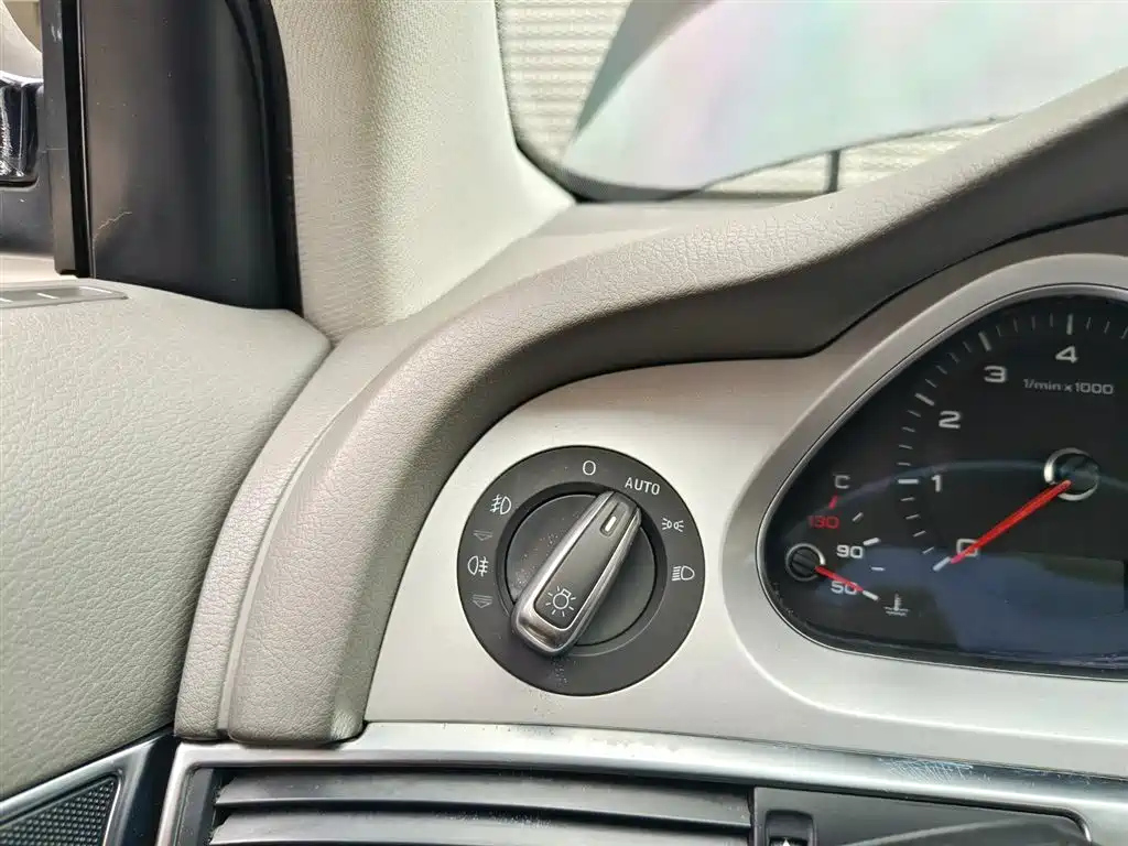 AUDI A6L 2012