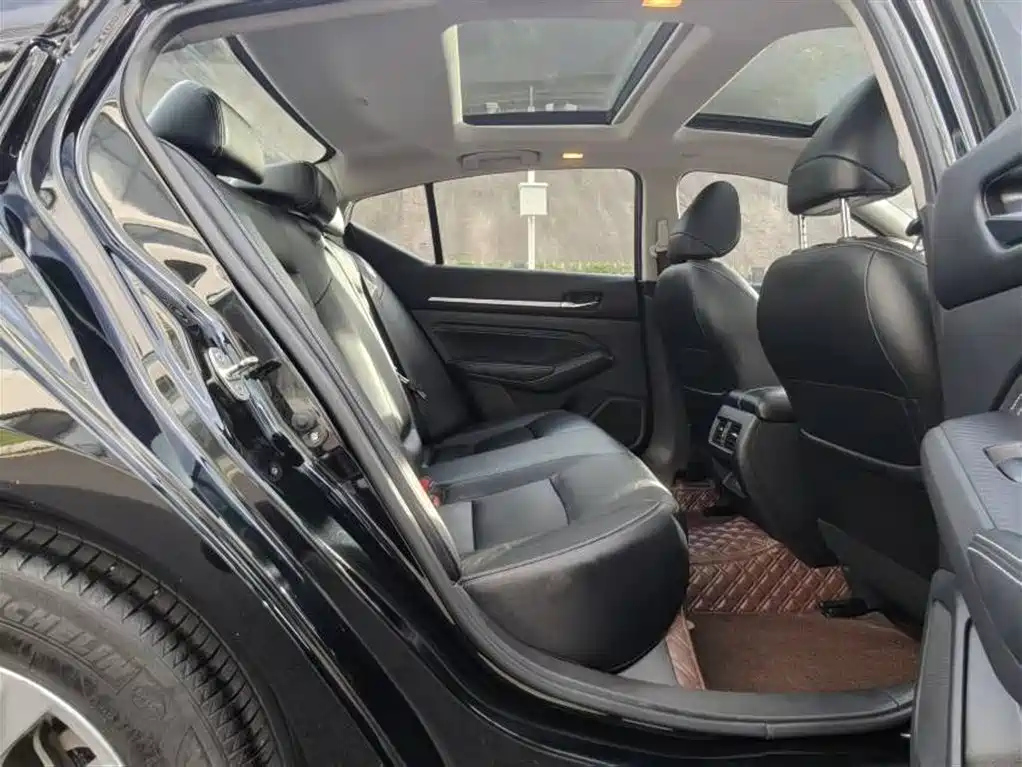 NISSAN TEANA 2019