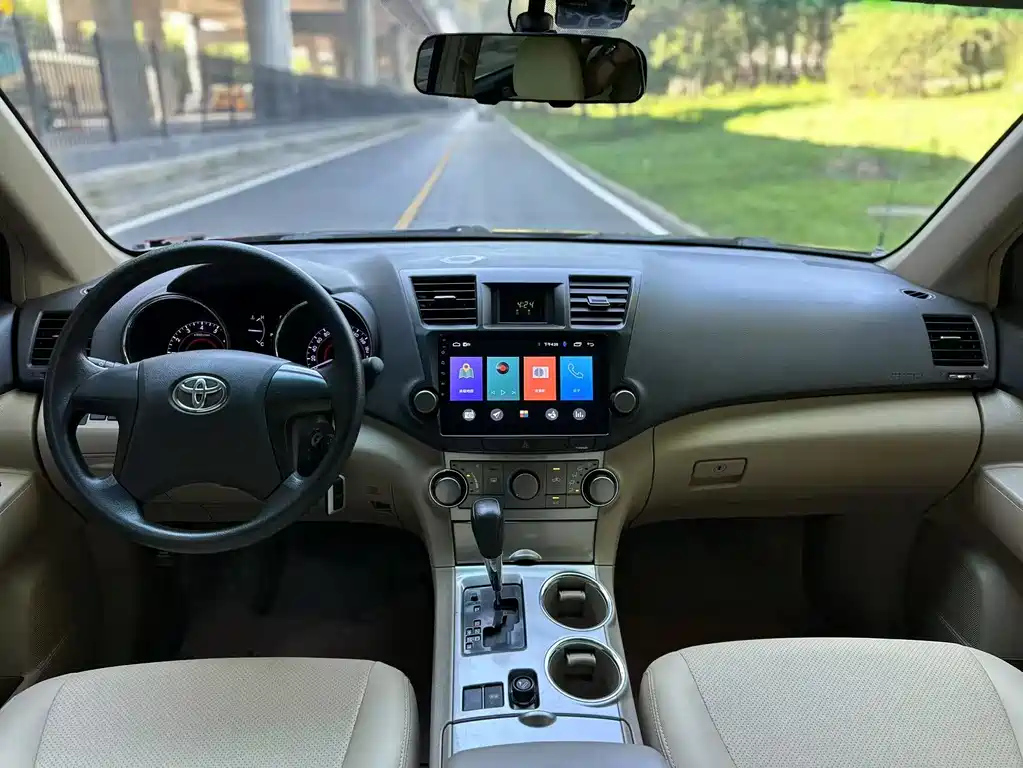 TOYOTA HIGHLANDER 2013