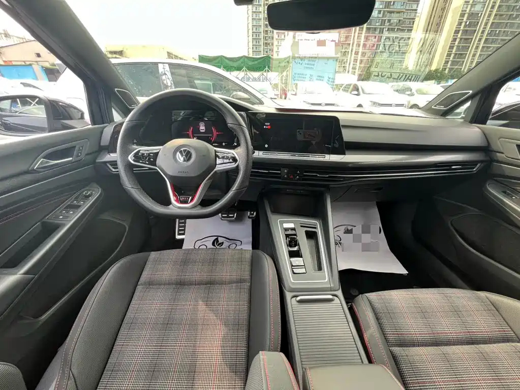 VOLKSWAGEN GOLF GTI 2023