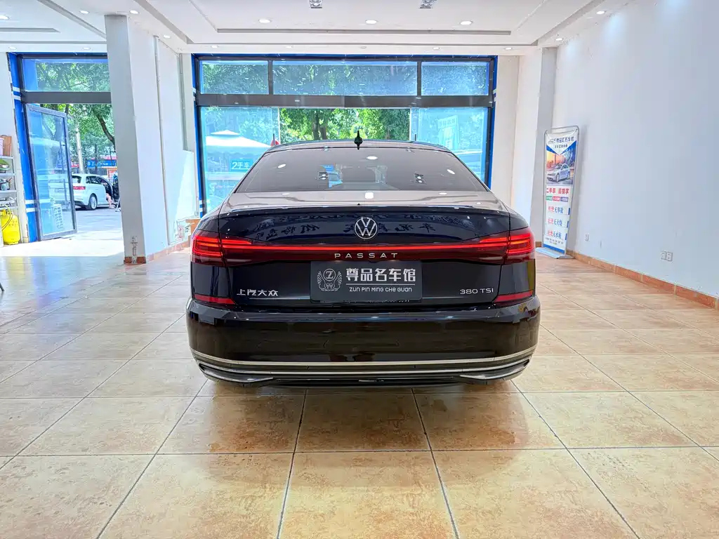 VOLKSWAGEN PASSAT 2024