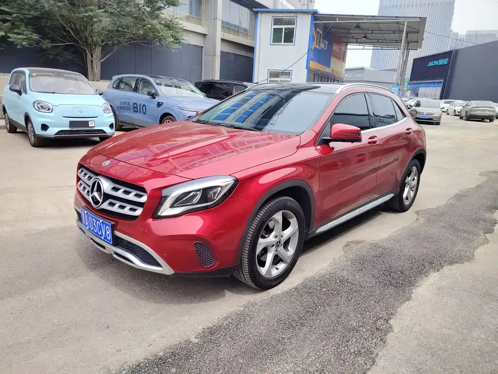 MERCEDES BENZ GLA 2018