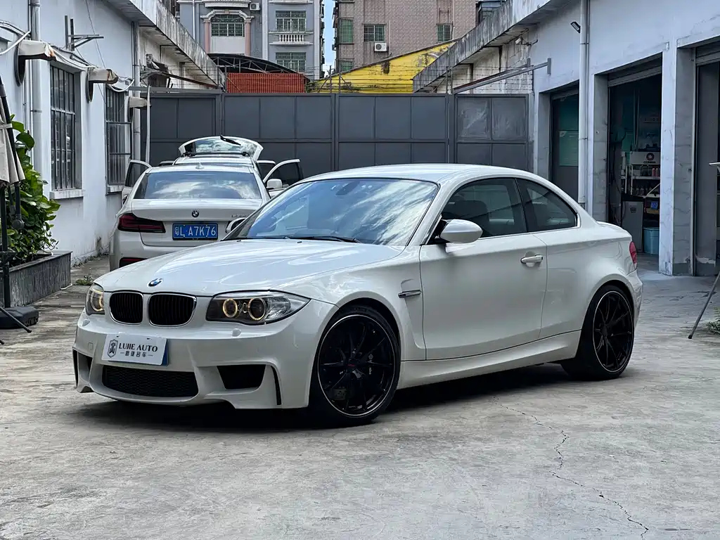 BMW 1-SERIES M 2011