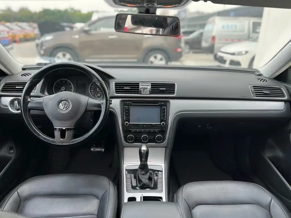 VOLKSWAGEN PASSAT 2013