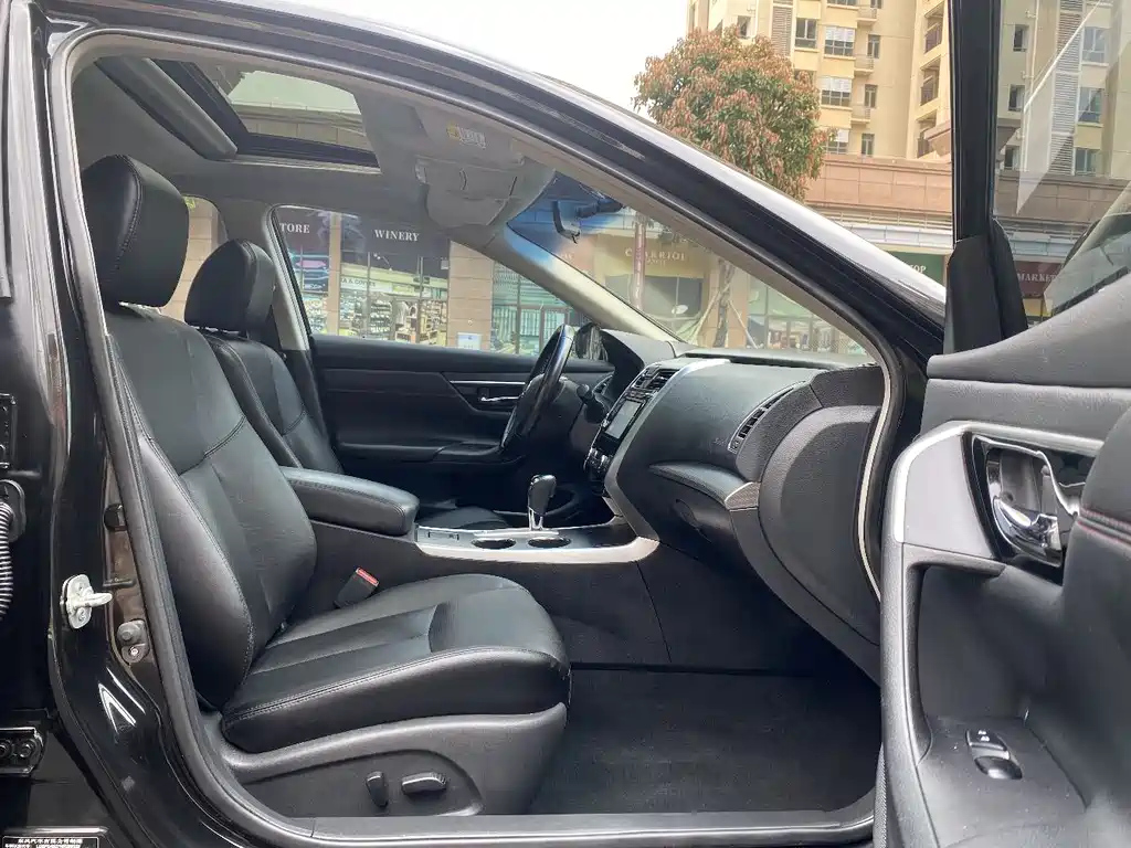 NISSAN TEANA 2018